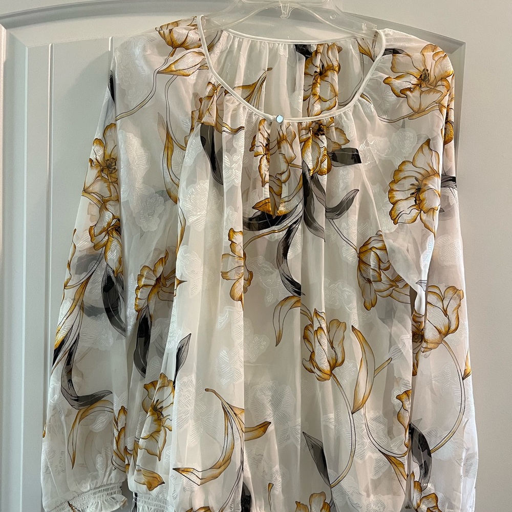 WHITE HOUSE BLACK MARKET- WHITE  FLORAL BLOUSE WITH SHELL SIZE 14 NWT